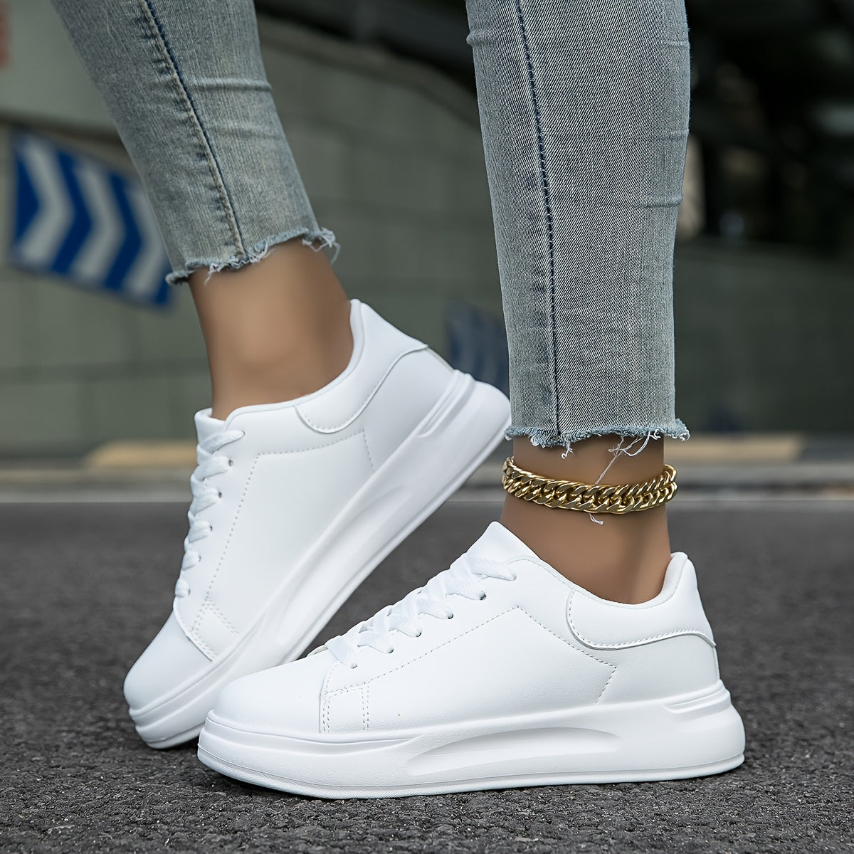 Sneakers minimal in pelle da donna