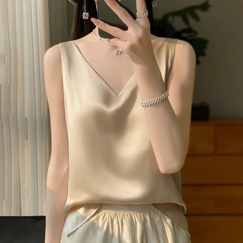 Top da donna in seta alla moda per un look elegante