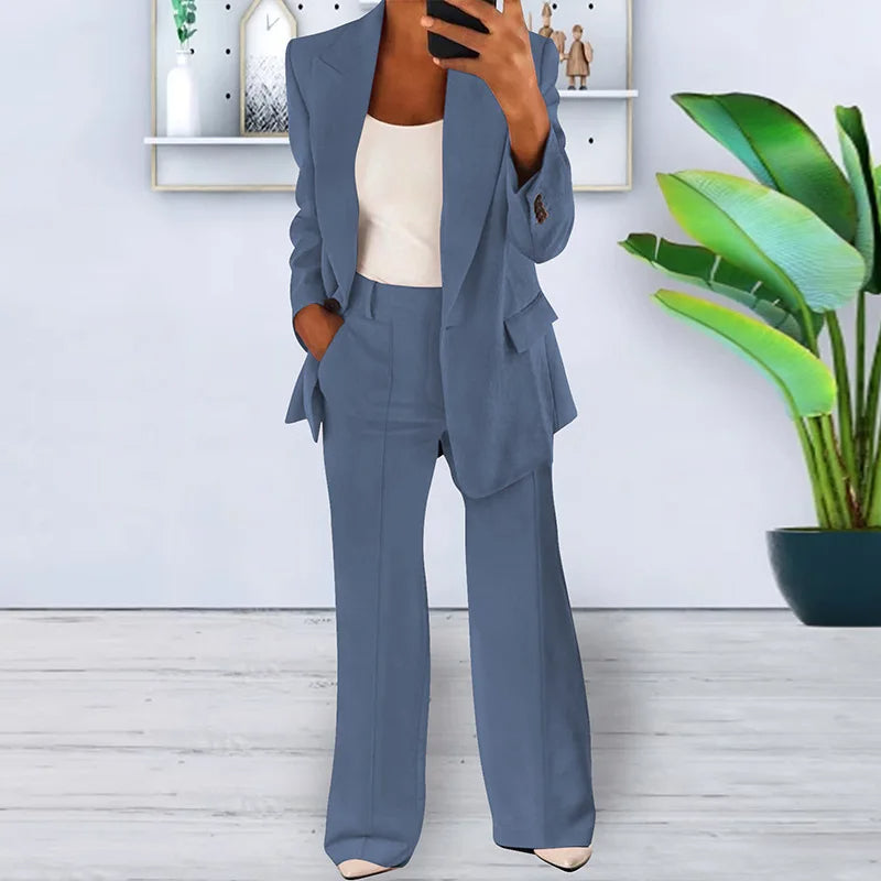 Tailleur pantalone con pantaloni a gamba larga da donna