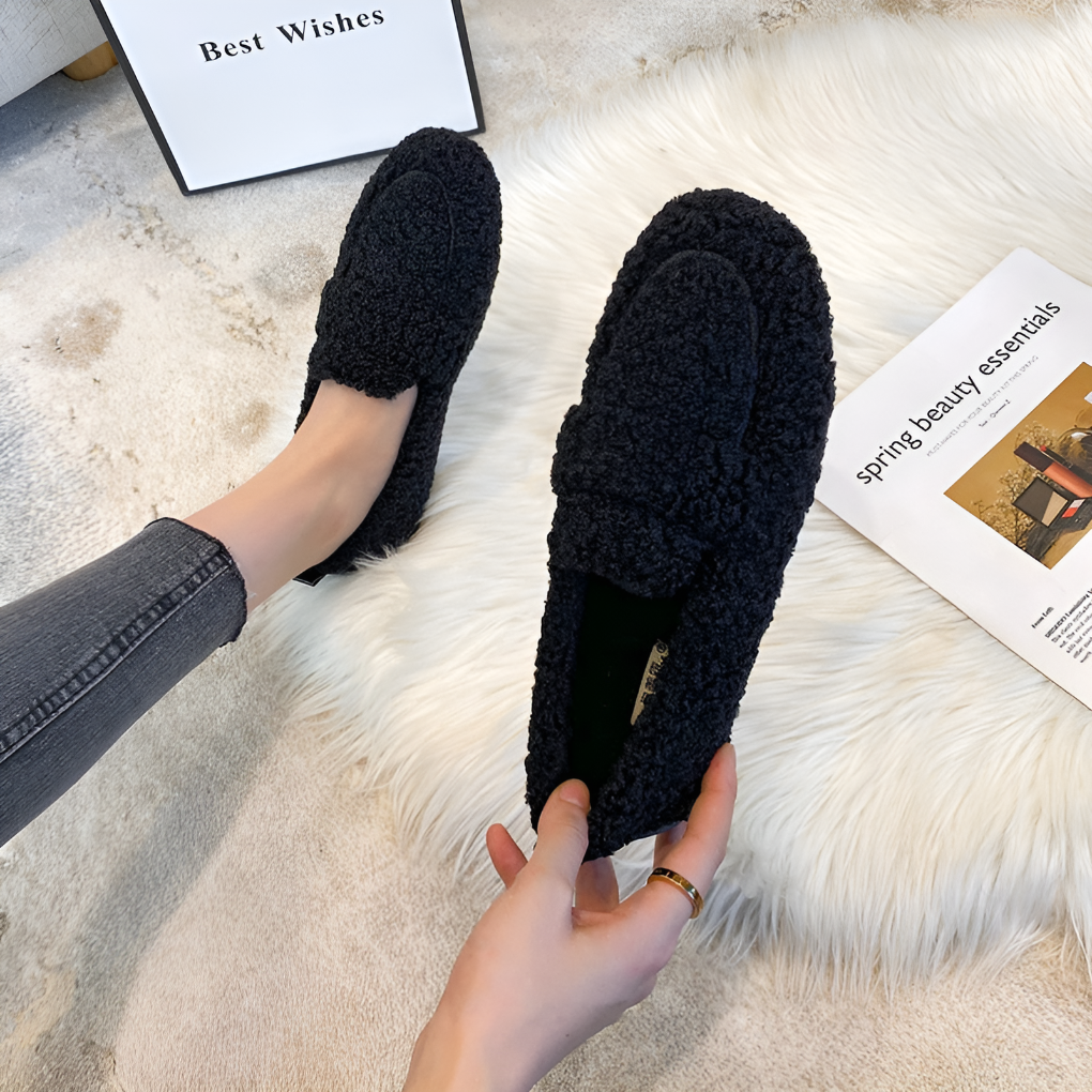 Pantofole chiuse in peluche da donna