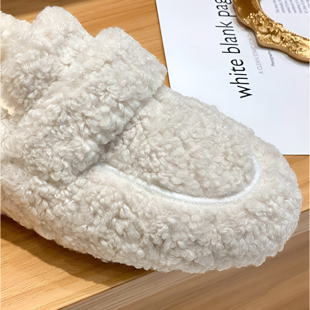 Pantofole chiuse in peluche da donna