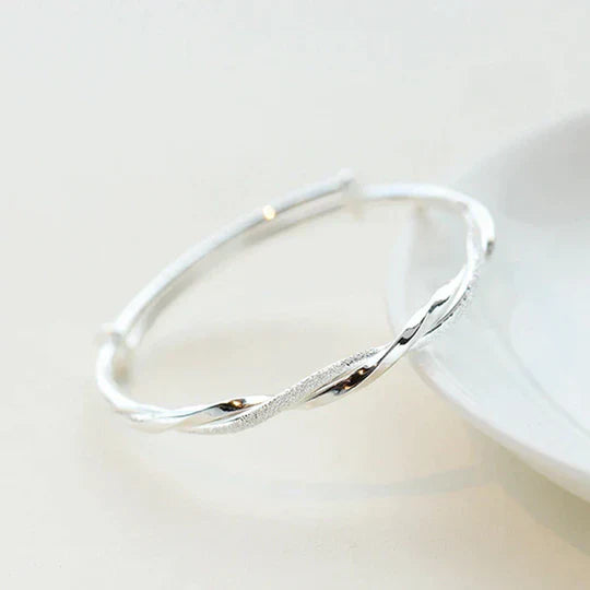 Bracciale rigido intrecciato color argento