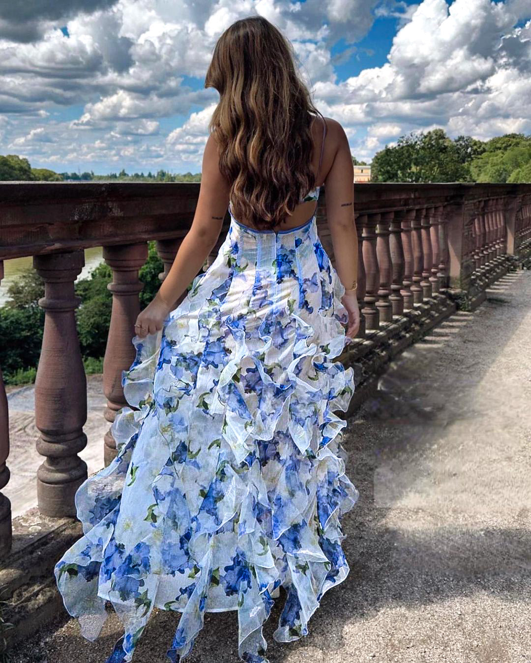 Abito a fiori con volant da donna