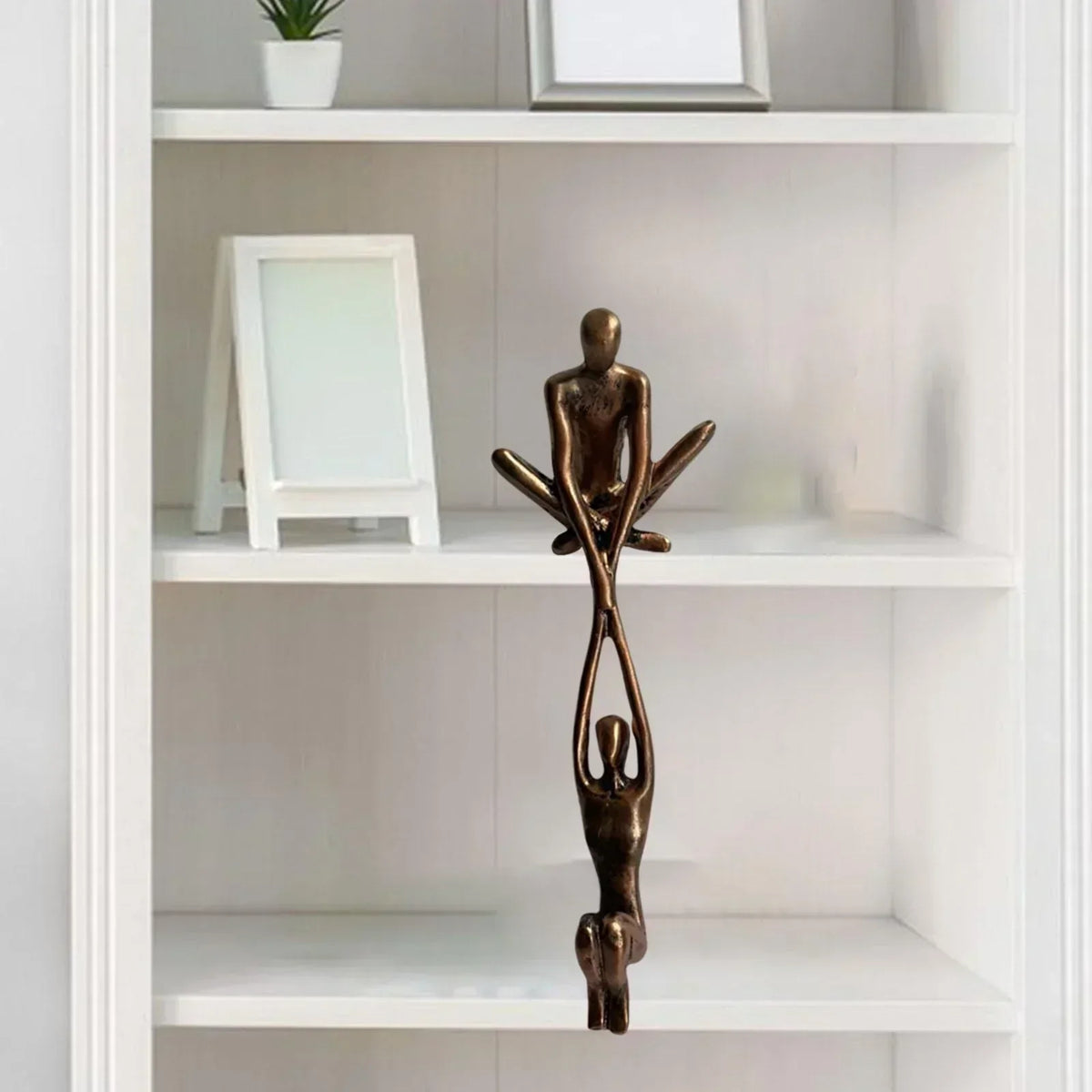 Scultura decorativa in resina – amore e forza