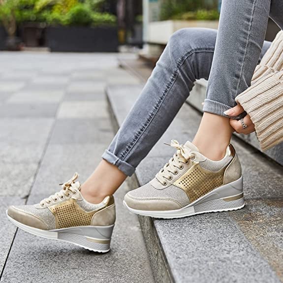 Sneaker con zeppa interna da donna