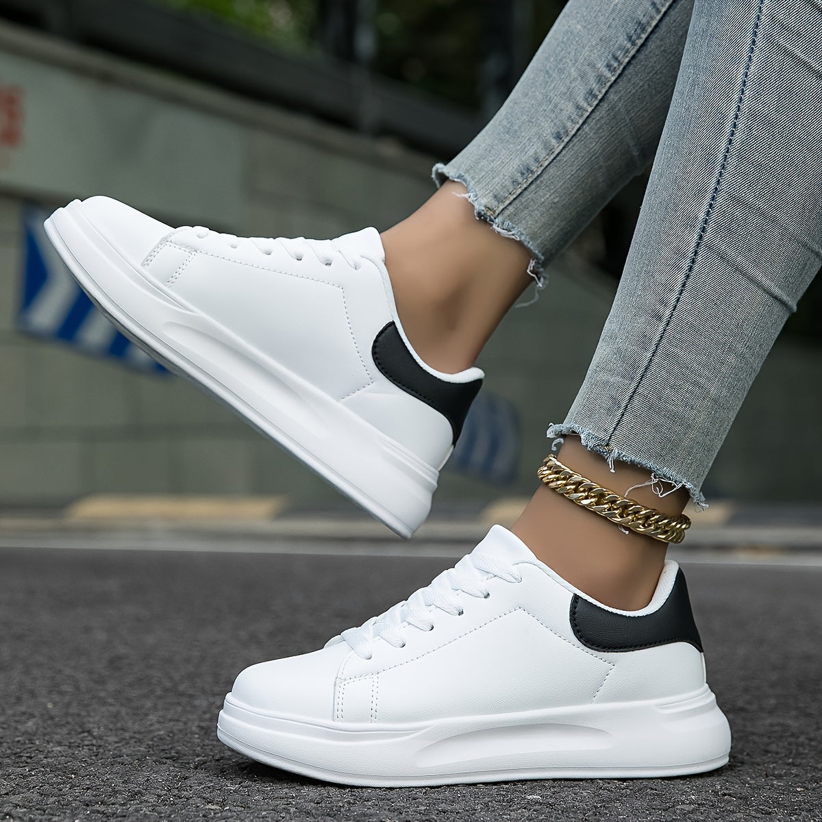 Sneakers minimal in pelle da donna