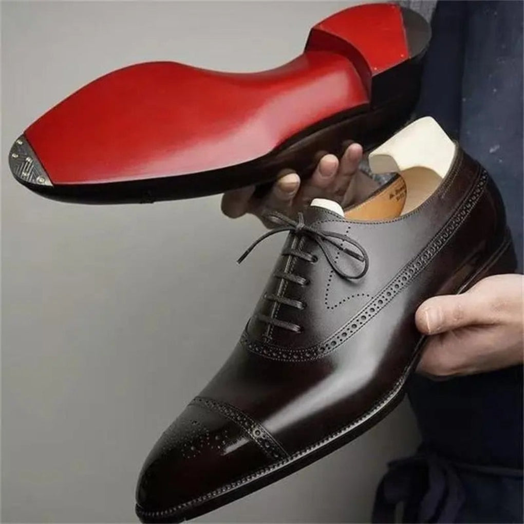 Scarpe Oxford da uomo in pelle lucida con decorazioni brogue