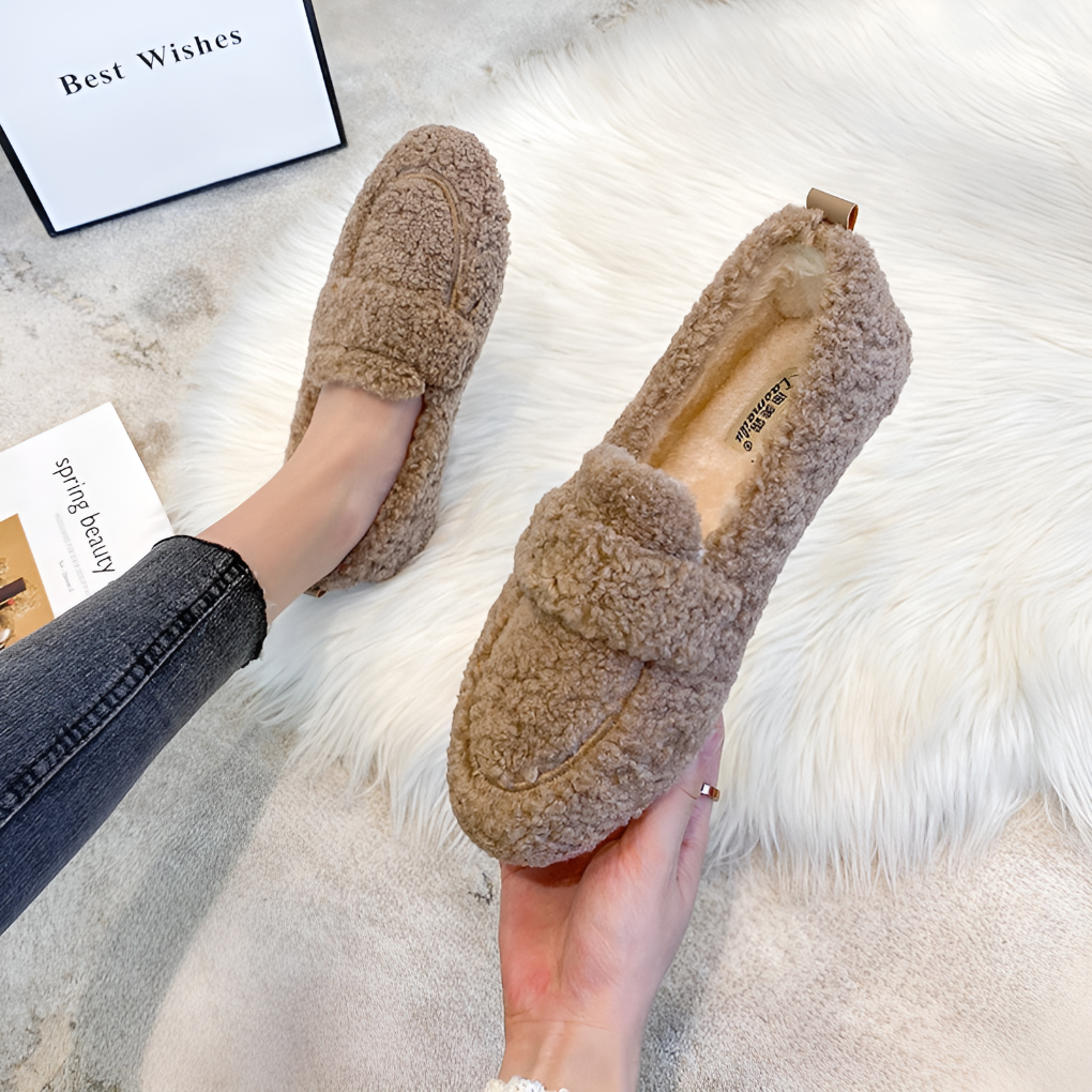 Pantofole chiuse in peluche da donna