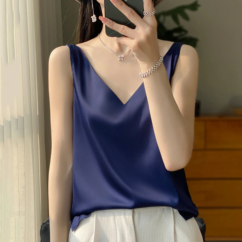 Top da donna in seta alla moda per un look elegante