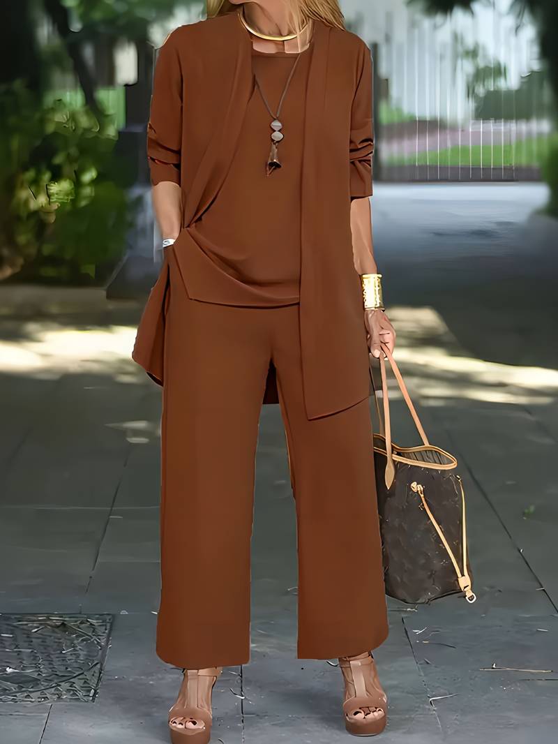 Completo tre pezzi da donna con top, cardigan e pantaloni