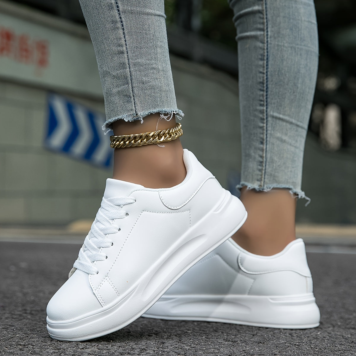 Sneakers minimal in pelle da donna