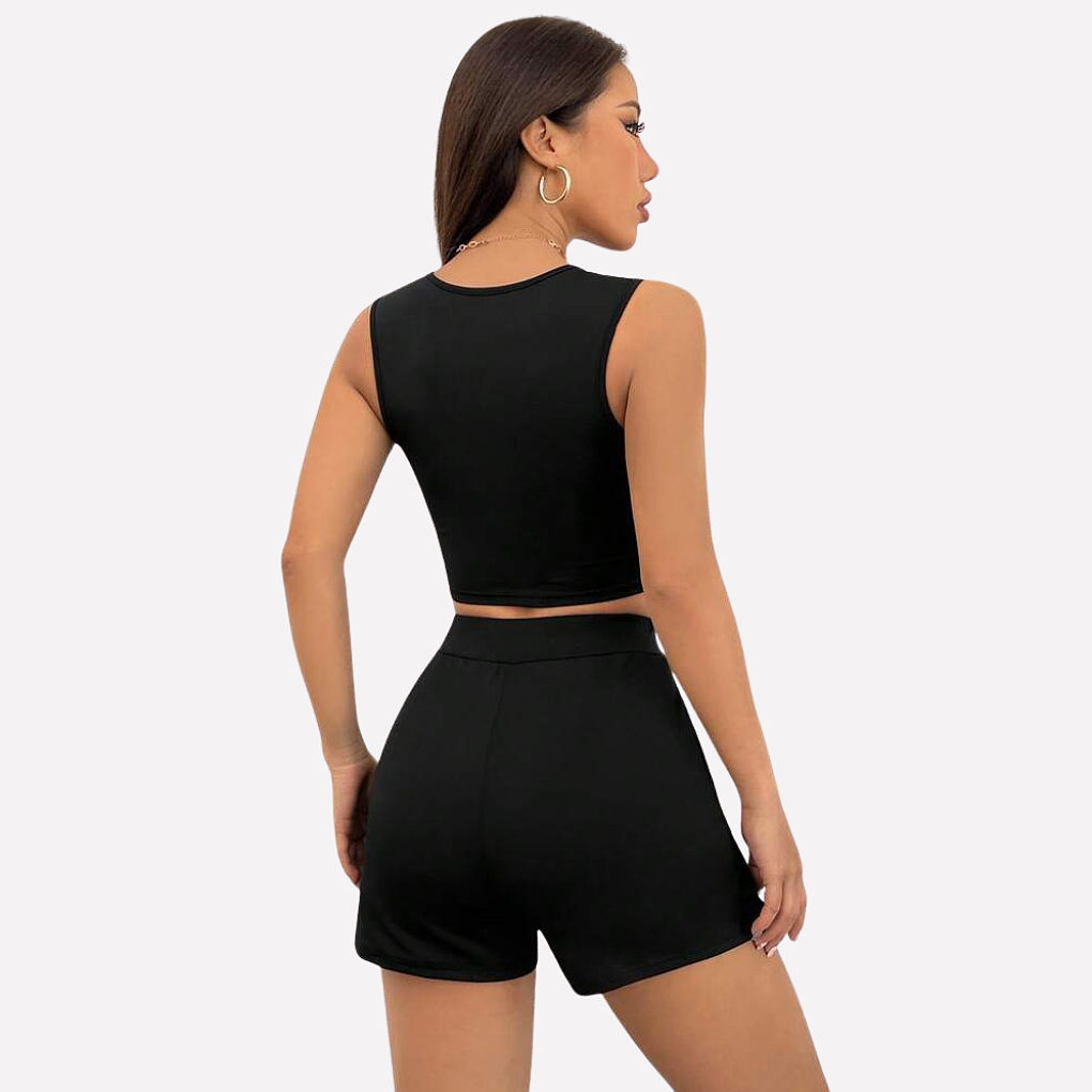 Completo gilet traforato e gonna-pantalone da donna