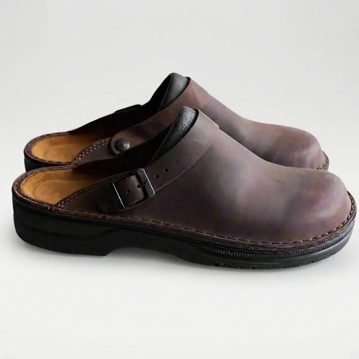 Zoccoli slip-on da uomo con suola sagomata e supporto plantare