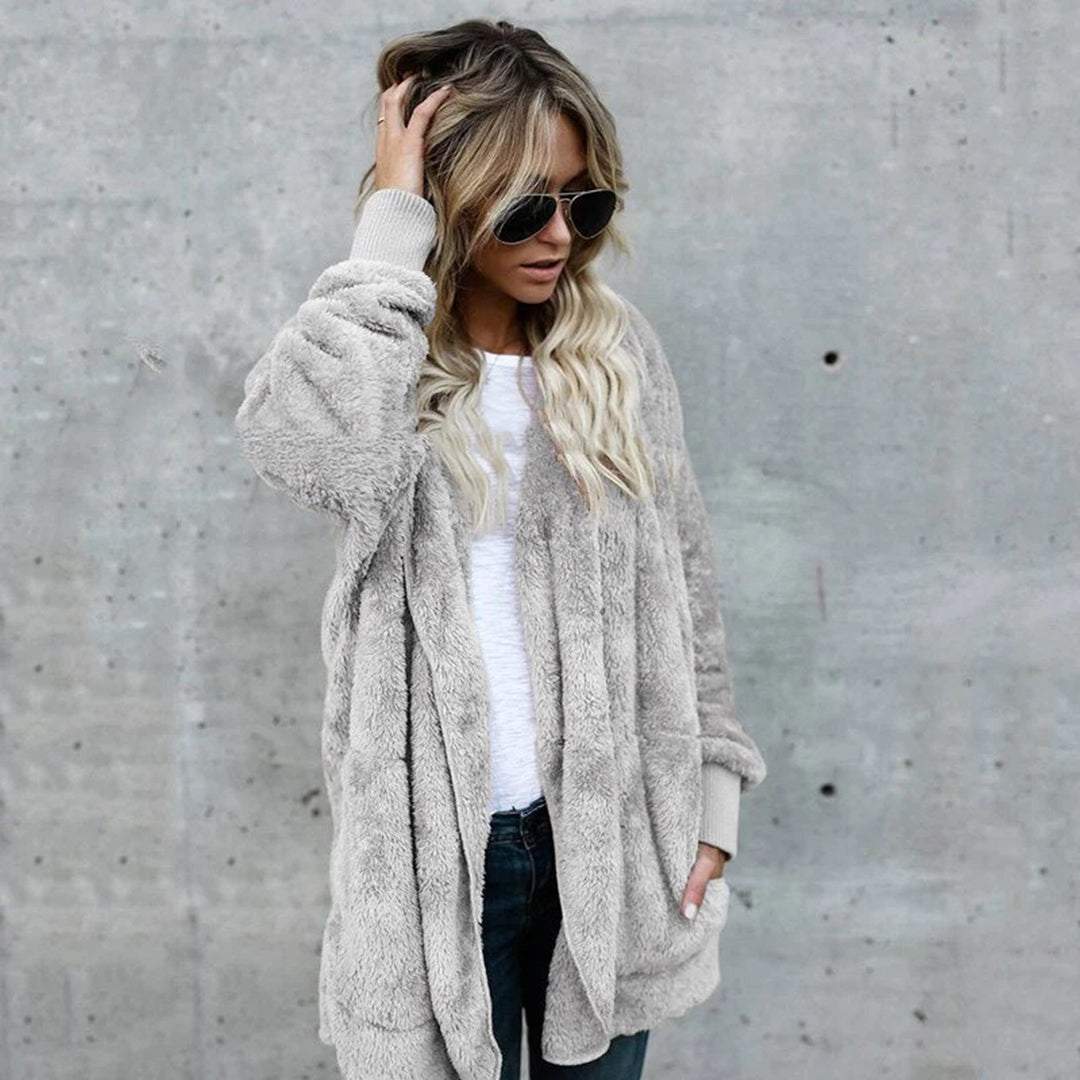 Reva - Cardigan lungo con cappuccio in pile.