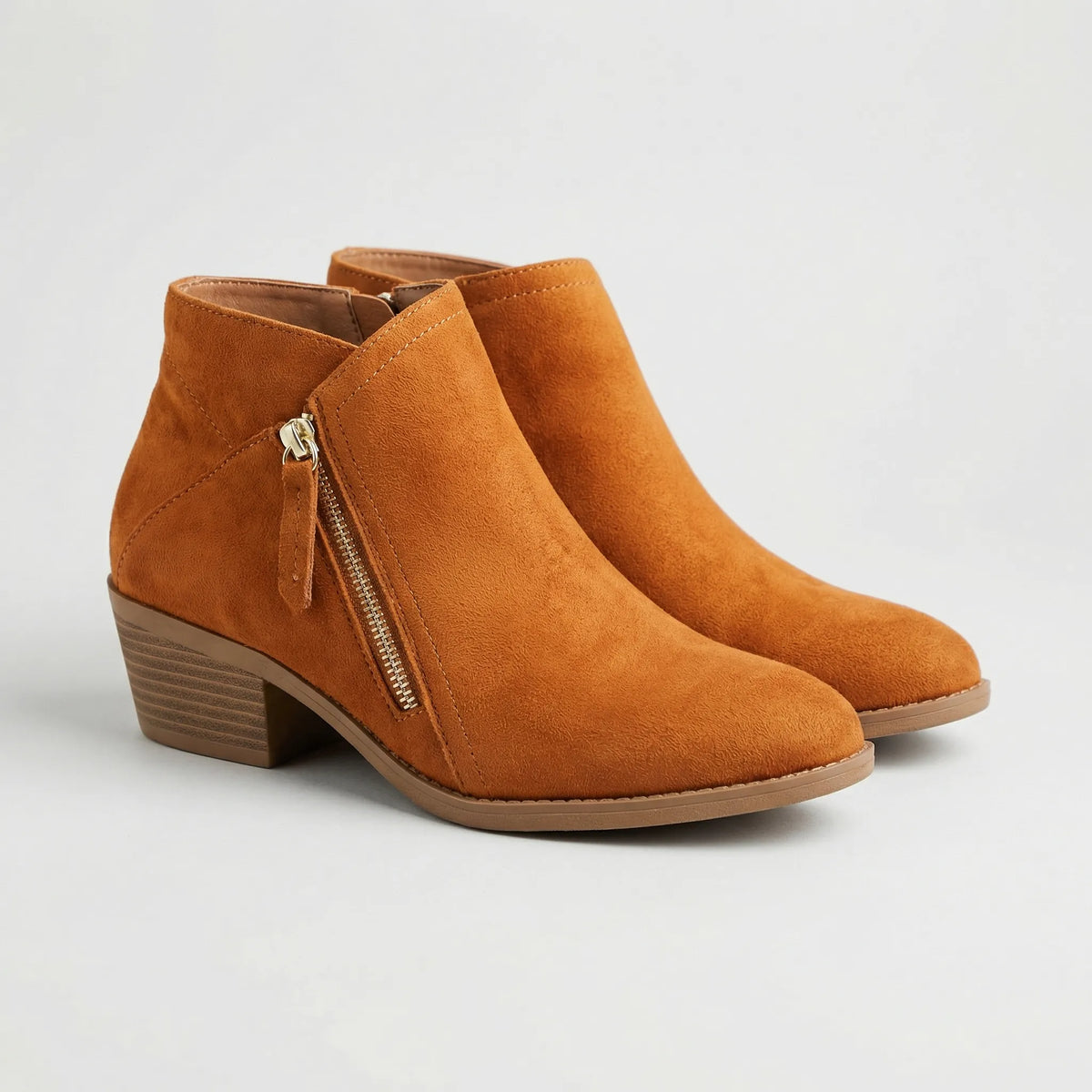 Stivaletto con tacco basso