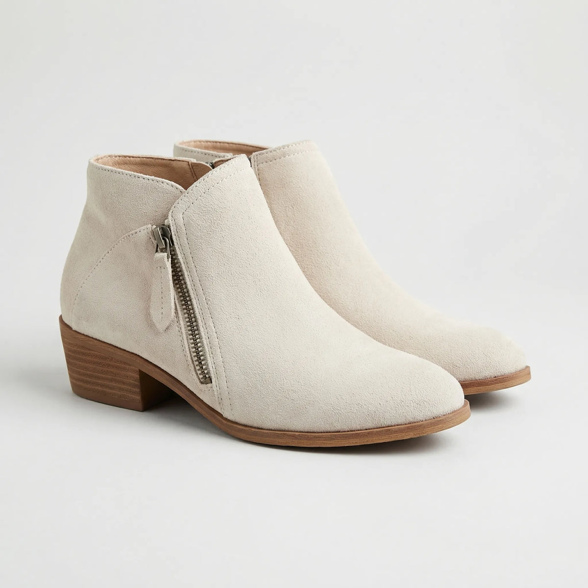 Stivaletto con tacco basso
