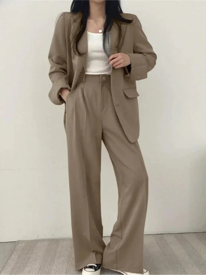 Tailleur due pezzi con blazer e pantaloni ampi da donna