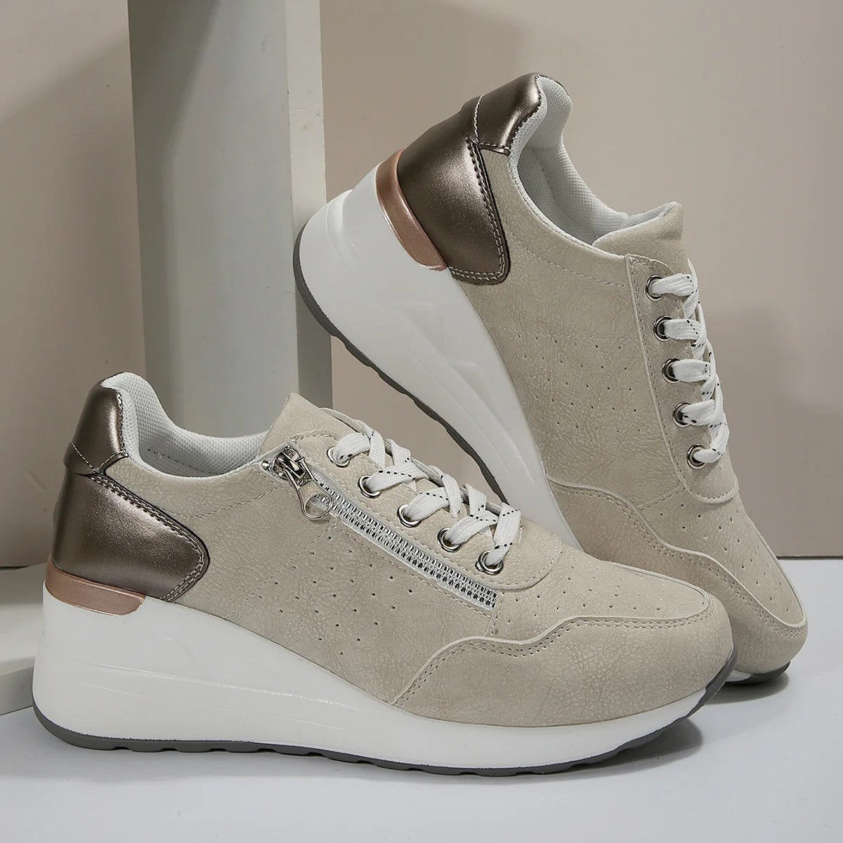 Sneakers ergonomiche con zip laterale da donna