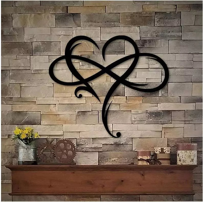 Decorazione da parete in ferro con cuore infinito