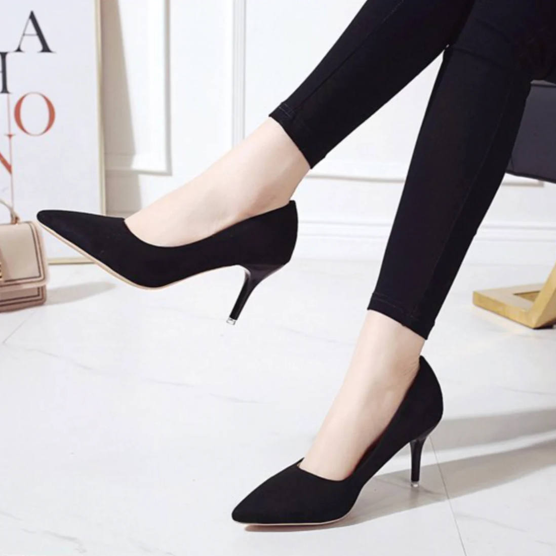 Eleganti décolleté con tacco alto e stampa leopardata