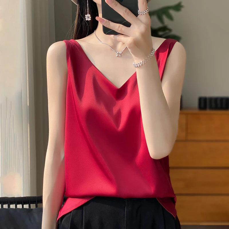 Top da donna in seta alla moda per un look elegante