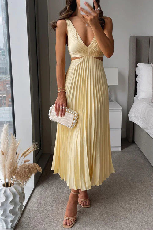 Abito lungo plissettato con scollo a V e cut-out da donna