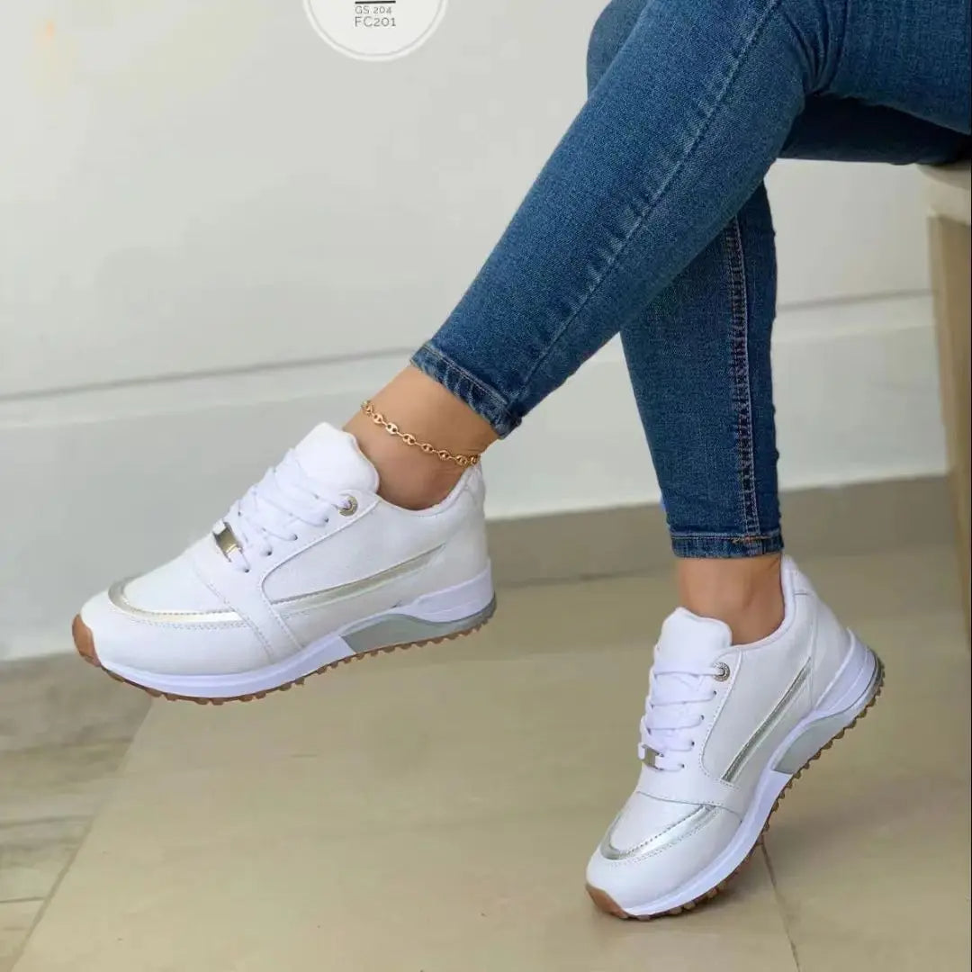 Sneakers da donna in pelle e rete con patchwork