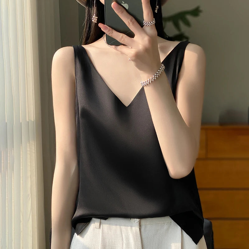 Top da donna in seta alla moda per un look elegante