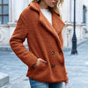 Cappotto di media lunghezza con abbottonatura a doppio petto: calore chic con una silhouette intramontabile