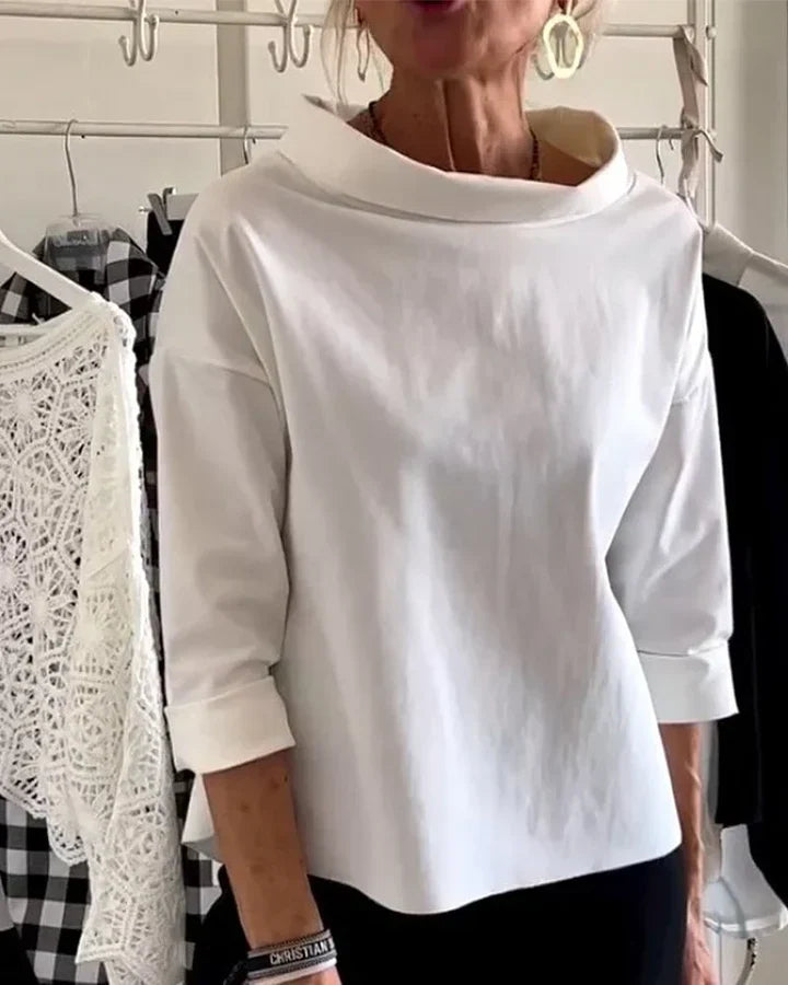 Top casual con risvolti larghi e mezzo collo alto per un look elegante