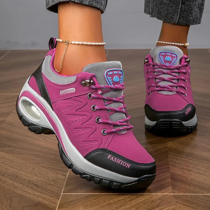 Scarpe da trekking colorate e impermeabili per donne