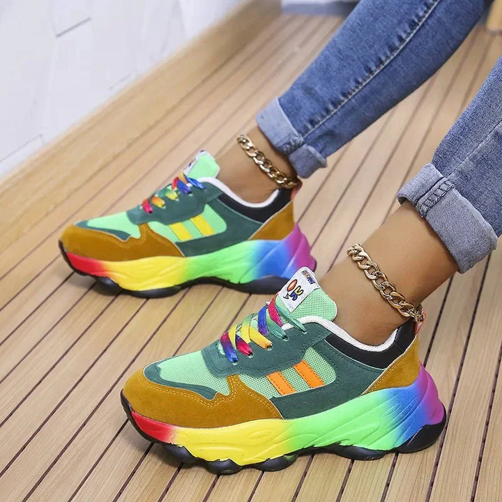 Sneakers multicolori alla moda con suola a zeppa