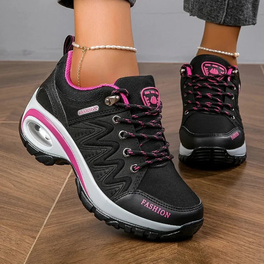 Scarpe da trekking colorate e impermeabili per donne