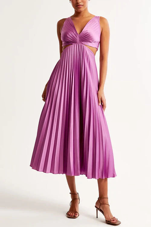 Abito lungo plissettato con scollo a V e cut-out da donna