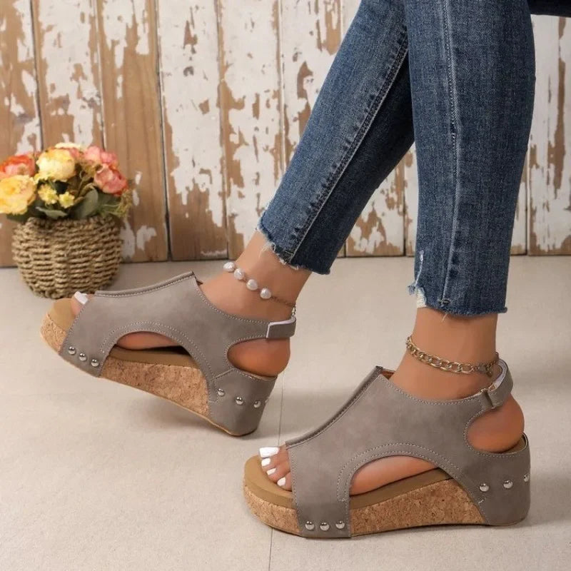 Sandali con zeppa alla moda da donna