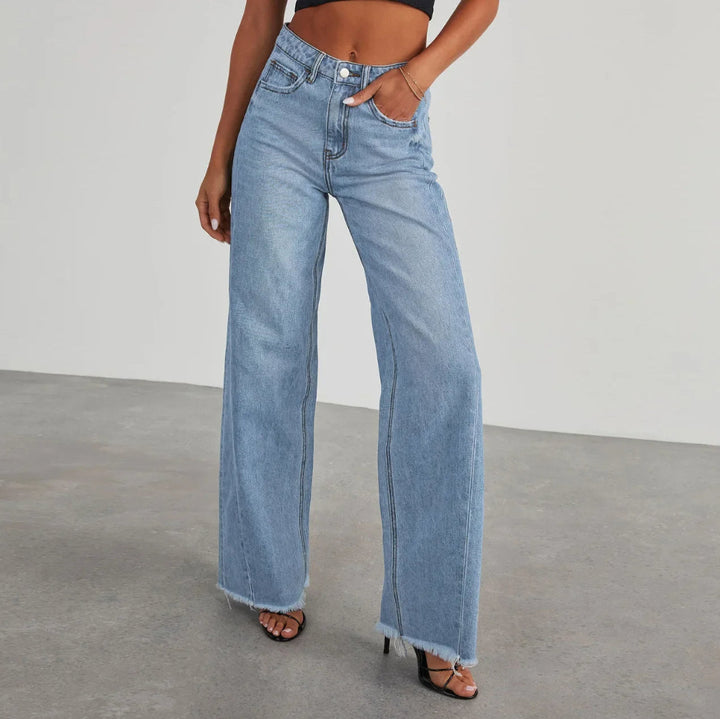 Jeans a gamba larga da donna con orlo sfilacciato bold