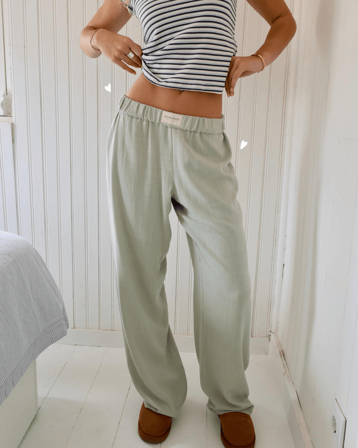 Pantaloni comodi e leggeri con elastico in vita da donna