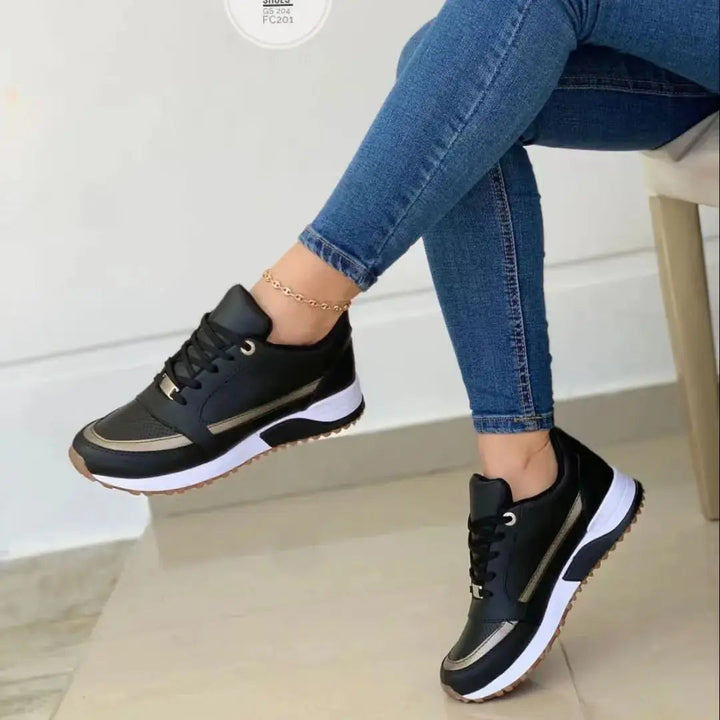 Sneakers da donna in pelle e rete con patchwork