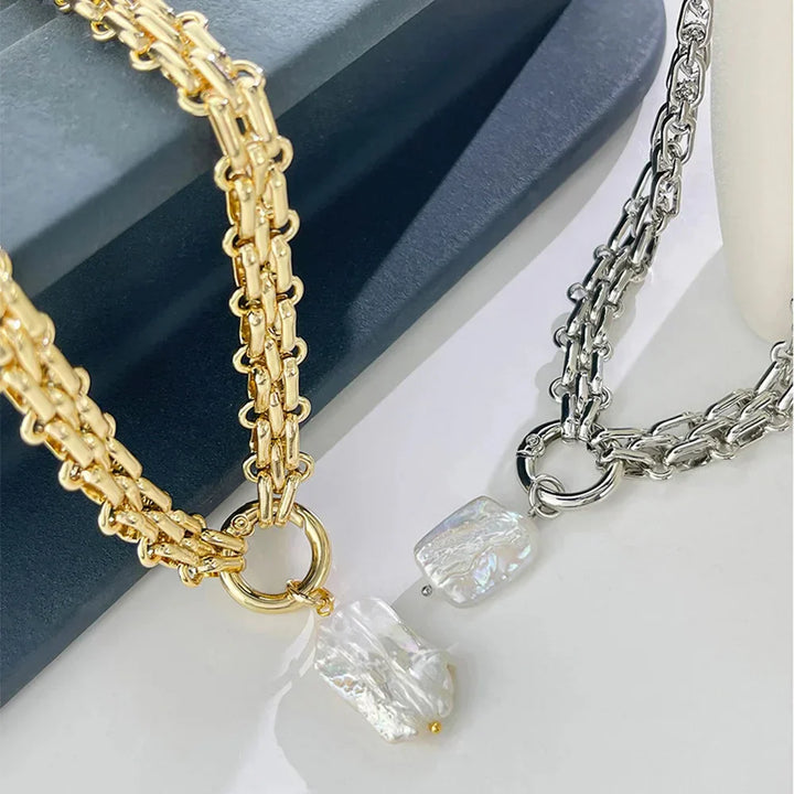 Collana con perla d’acqua dolce barocca e catena in oro e argento