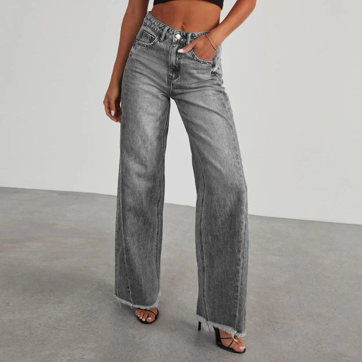 Jeans a gamba larga da donna con orlo sfilacciato bold