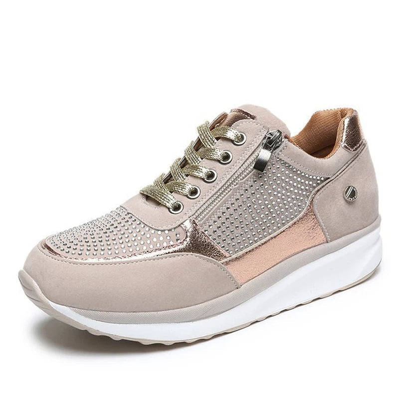 Sneakers da donna con dettagli in cristallo e suola con plateau