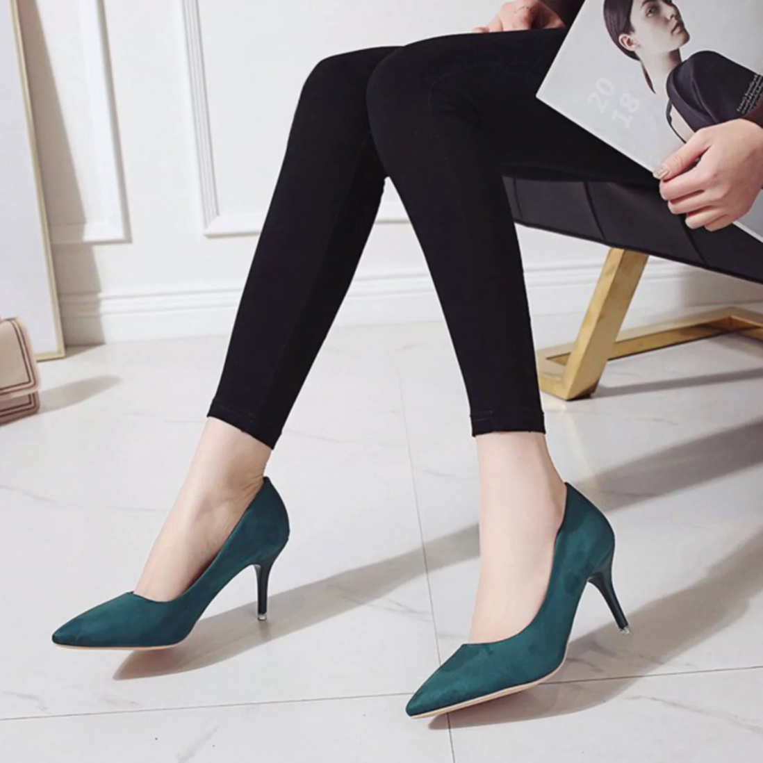 Eleganti décolleté con tacco alto e stampa leopardata