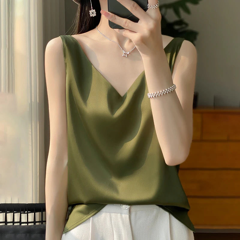 Top da donna in seta alla moda per un look elegante