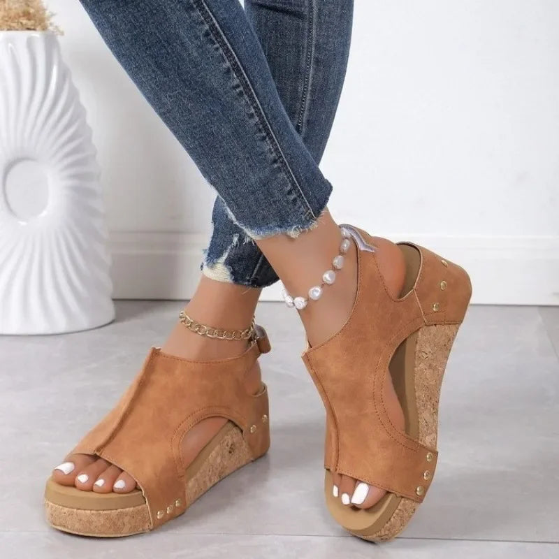 Sandali con zeppa alla moda da donna
