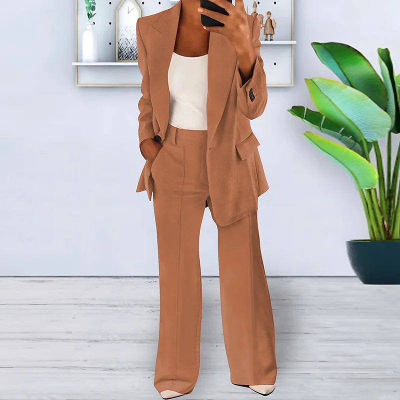 Tailleur pantalone con pantaloni a gamba larga da donna