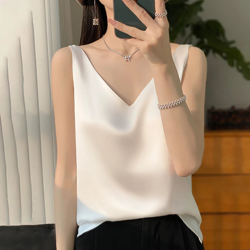 Top da donna in seta alla moda per un look elegante