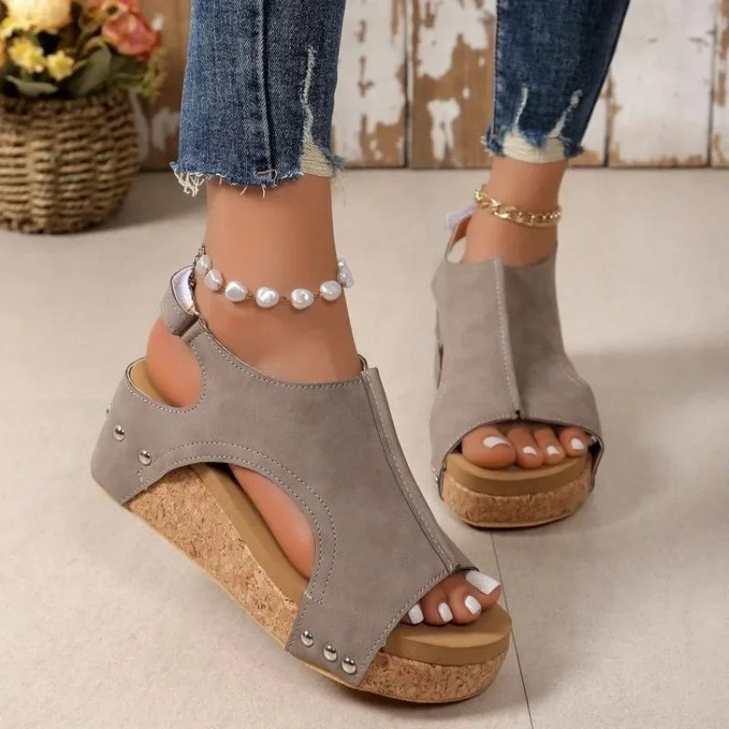 Sandali con zeppa alla moda da donna
