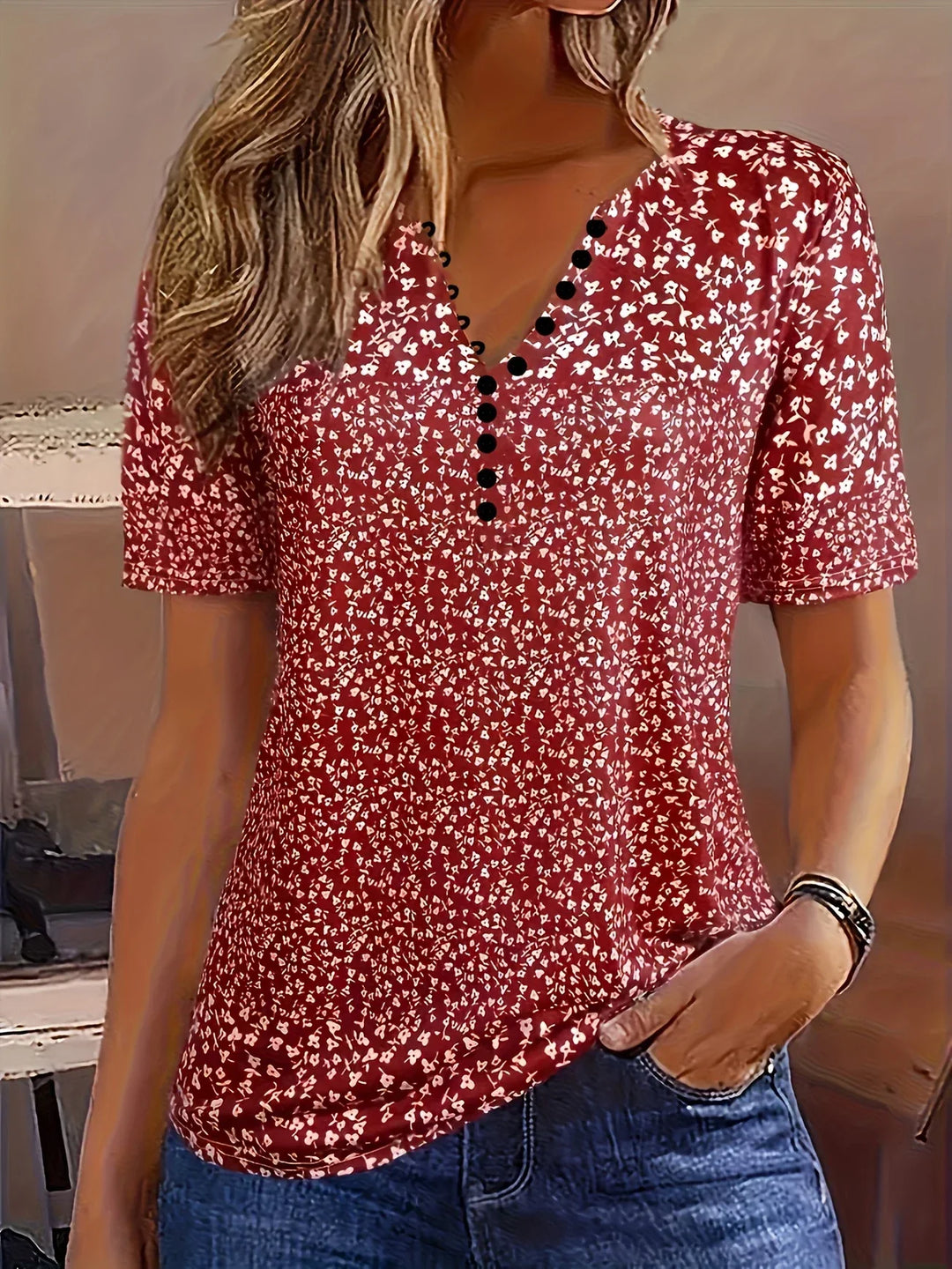 Top estivo casual con scollo a V, chiusura con bottoni e maniche corte