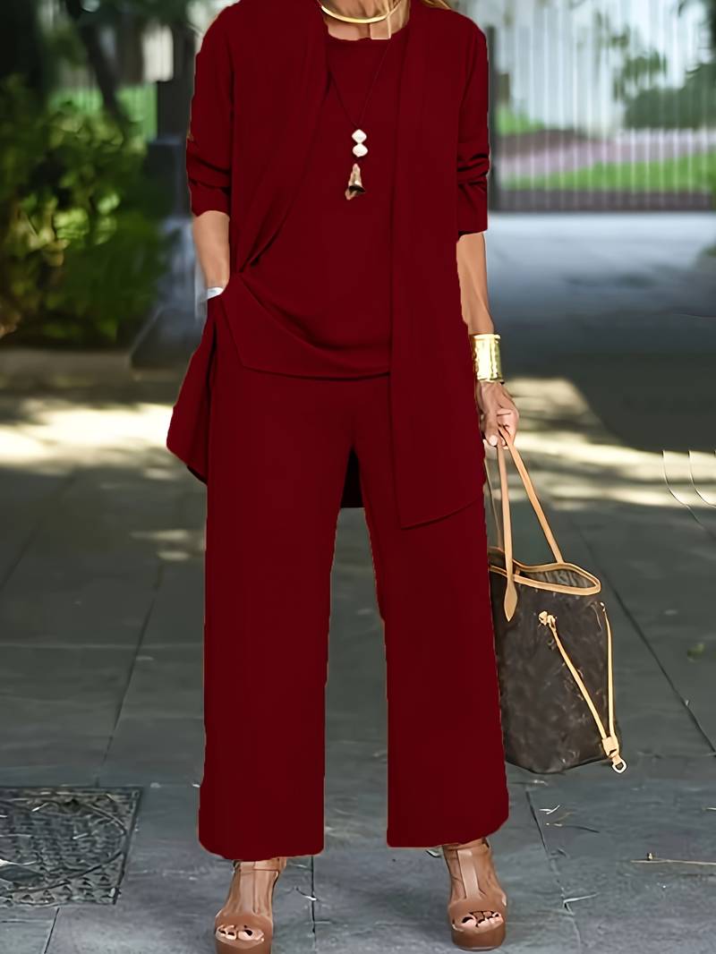Completo tre pezzi da donna con top, cardigan e pantaloni