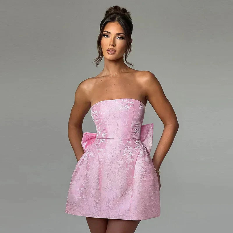LuxeCharm – Elegante abito con scollo all’americana per la sera
